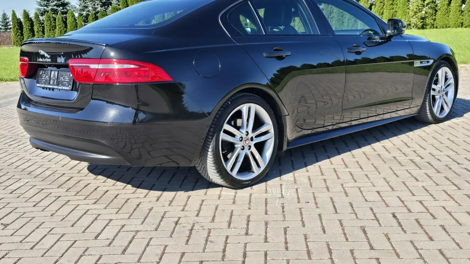 JAGUAR XE -