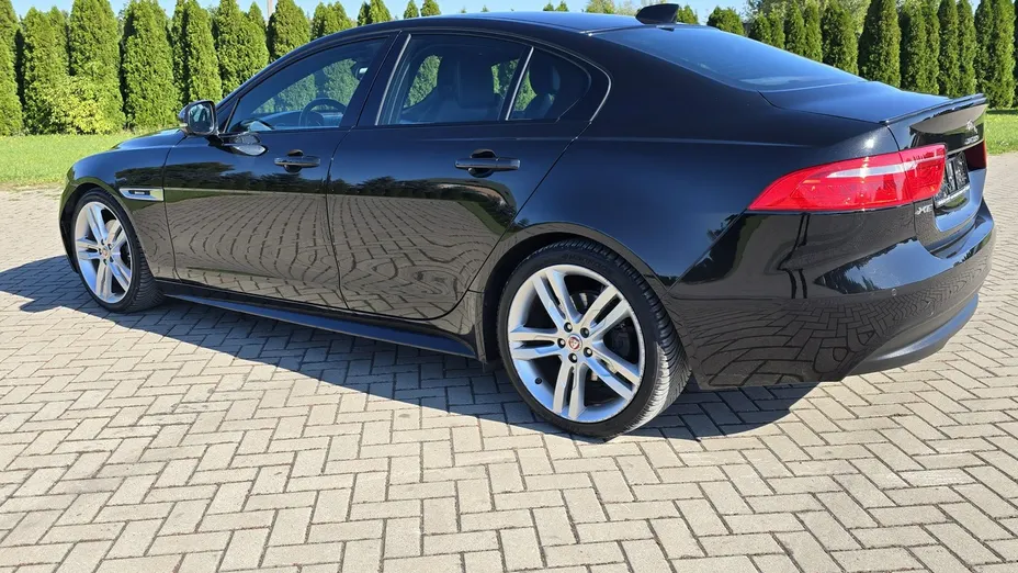 JAGUAR XE -