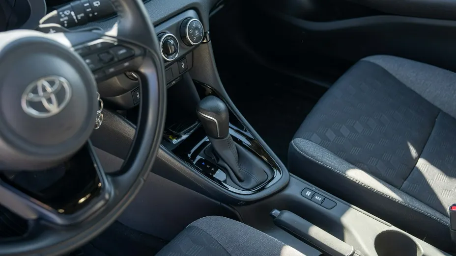 TOYOTA Yaris -