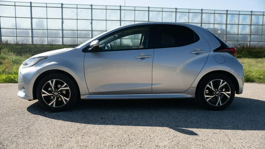 TOYOTA Yaris -