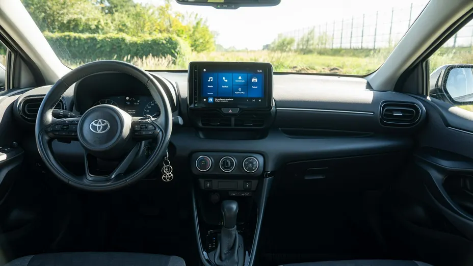 TOYOTA Yaris -