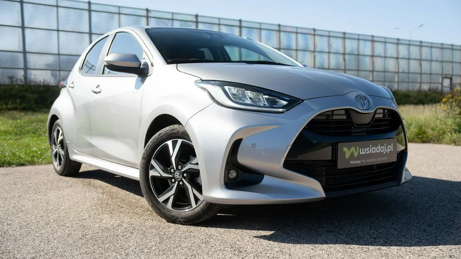 TOYOTA Yaris -