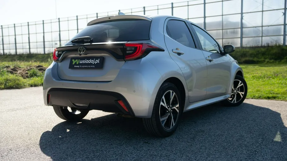 TOYOTA Yaris -