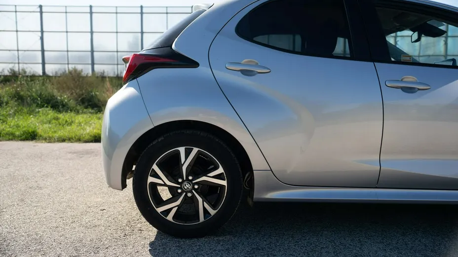 TOYOTA Yaris -