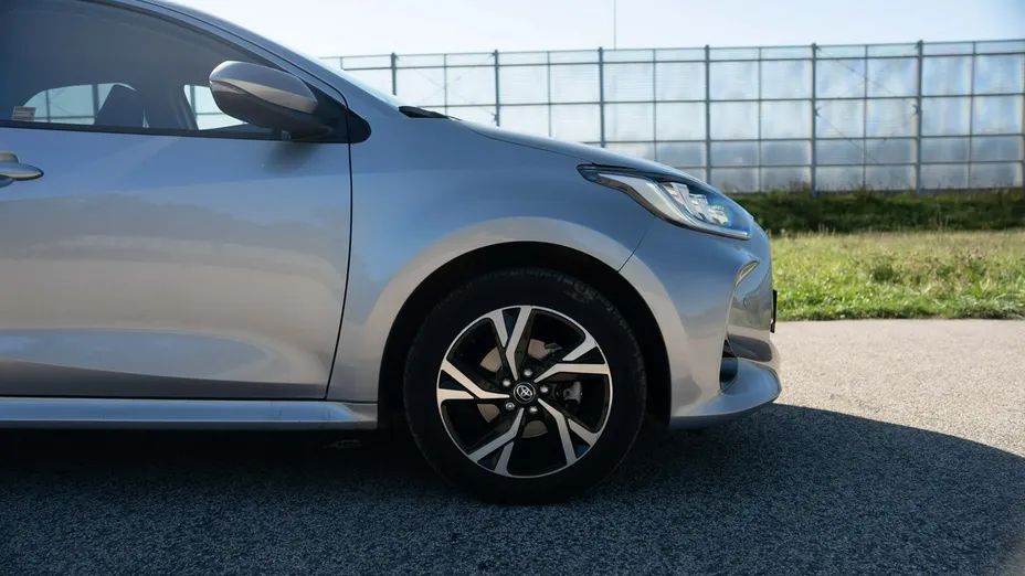 TOYOTA Yaris -