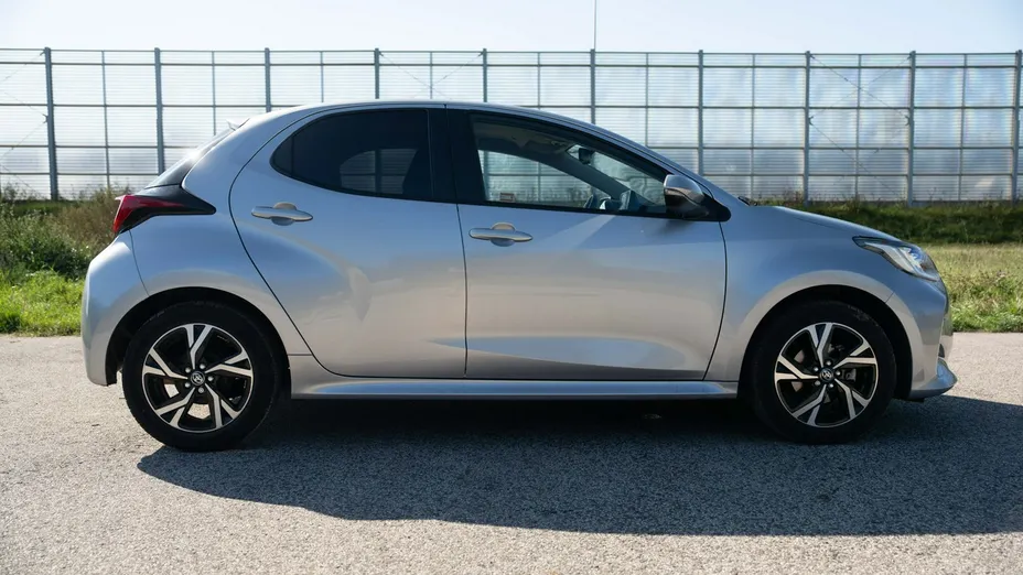 TOYOTA Yaris -