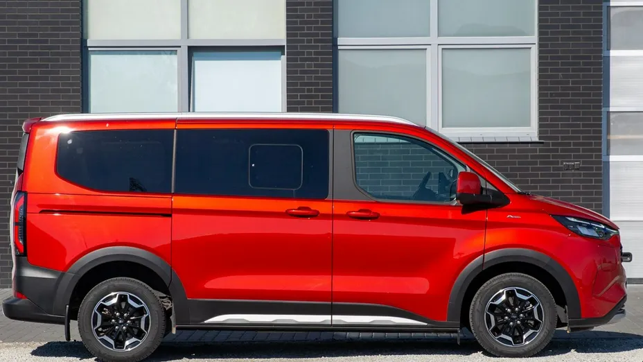 FORD Tourneo Custom -