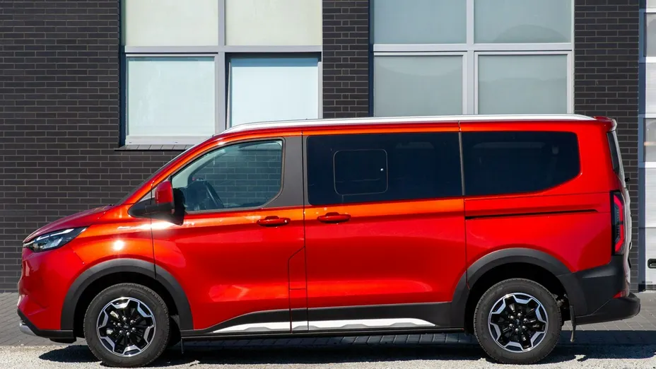 FORD Tourneo Custom -
