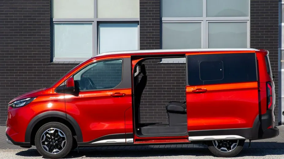 FORD Tourneo Custom -