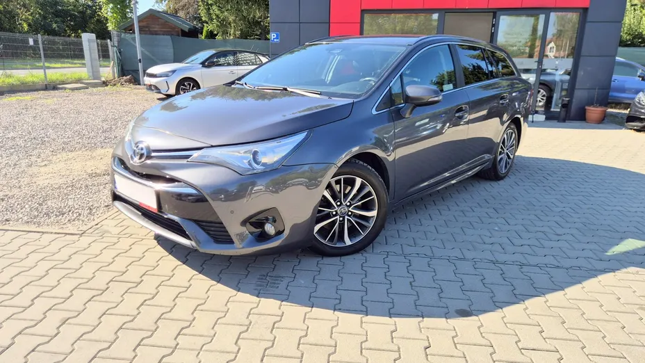 TOYOTA Avensis -