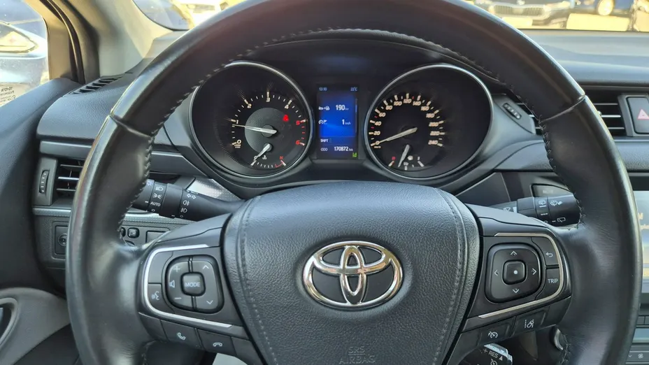 TOYOTA Avensis -
