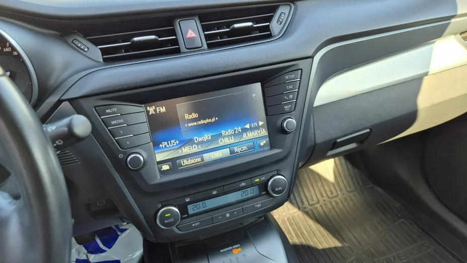 TOYOTA Avensis -