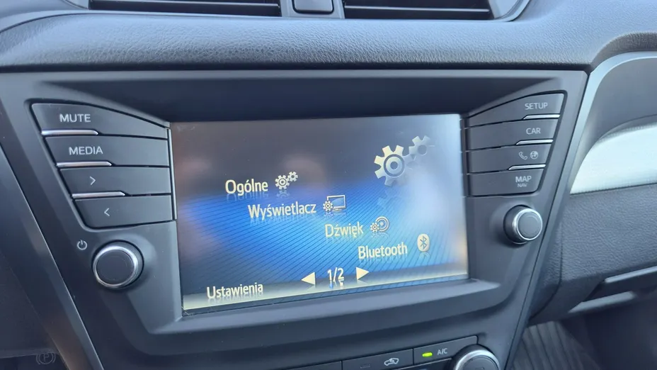 TOYOTA Avensis -