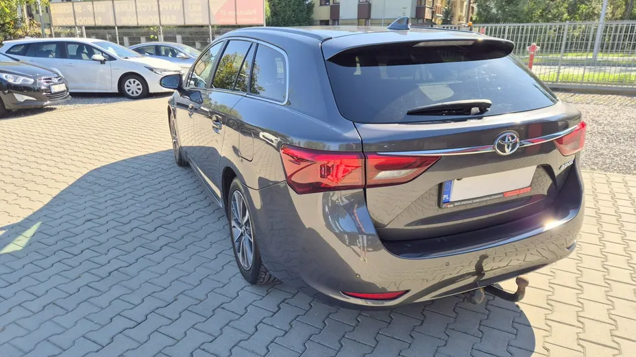 TOYOTA Avensis -