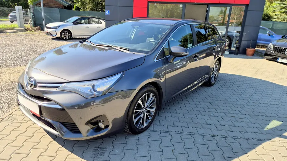 TOYOTA Avensis -