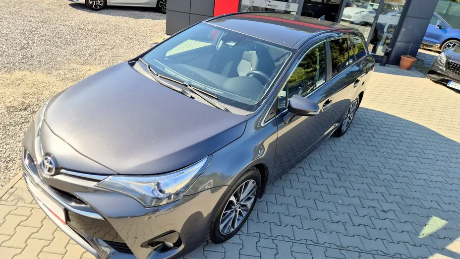 TOYOTA Avensis -