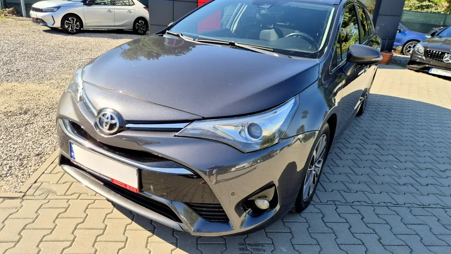 TOYOTA Avensis -