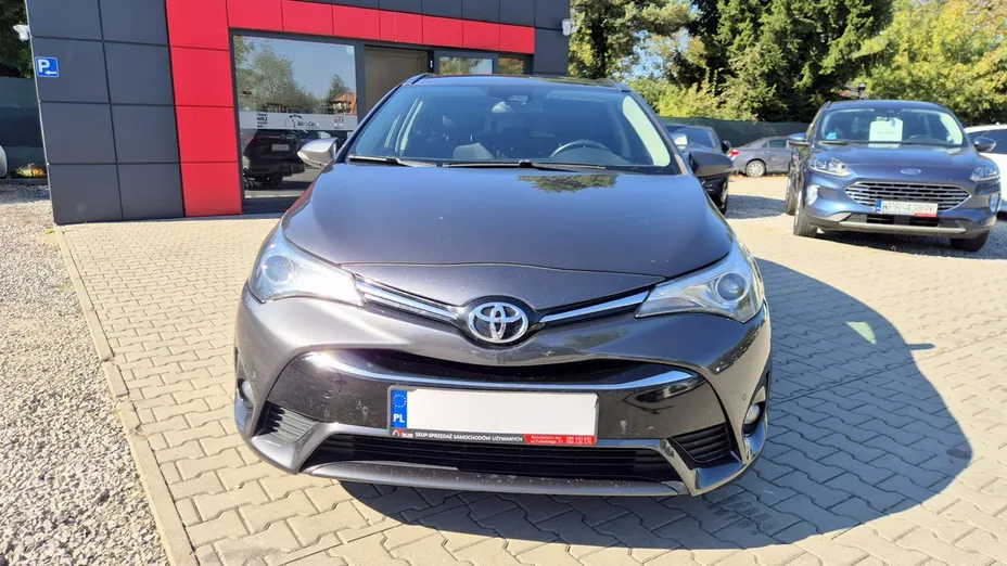 TOYOTA Avensis -