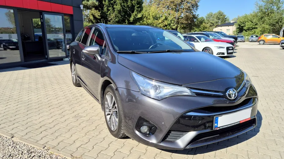 TOYOTA Avensis -