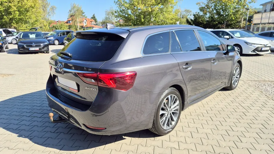 TOYOTA Avensis -