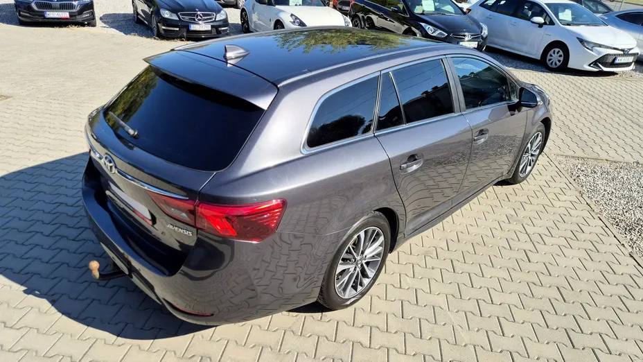 TOYOTA Avensis -