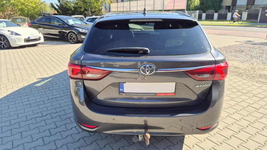 TOYOTA Avensis -