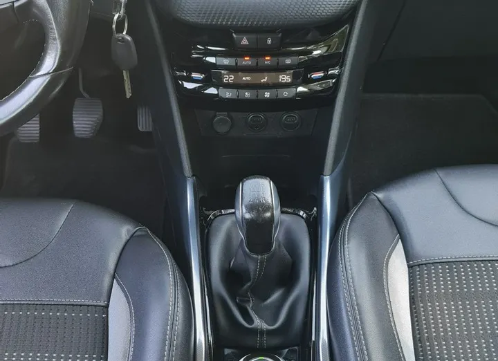 PEUGEOT 2008 -