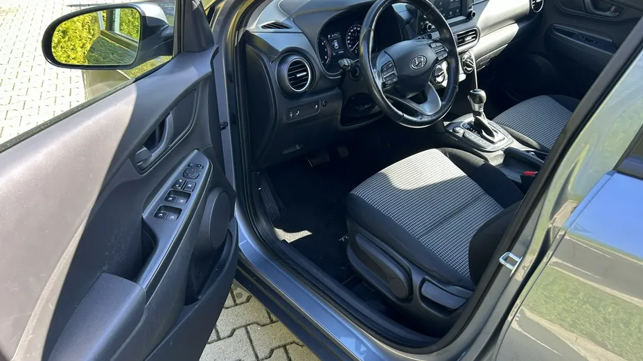 HYUNDAI Kona -