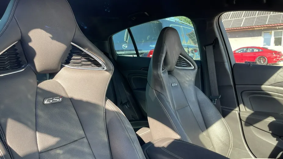 OPEL Insignia -