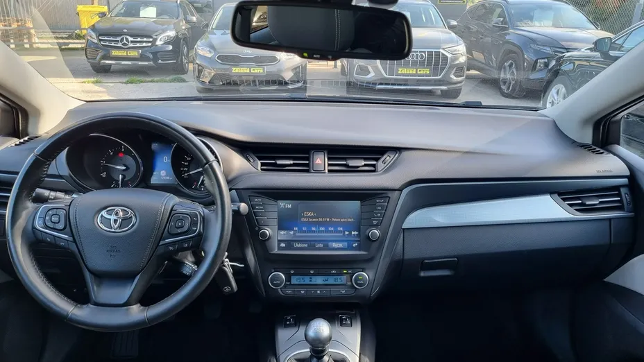 TOYOTA Avensis -