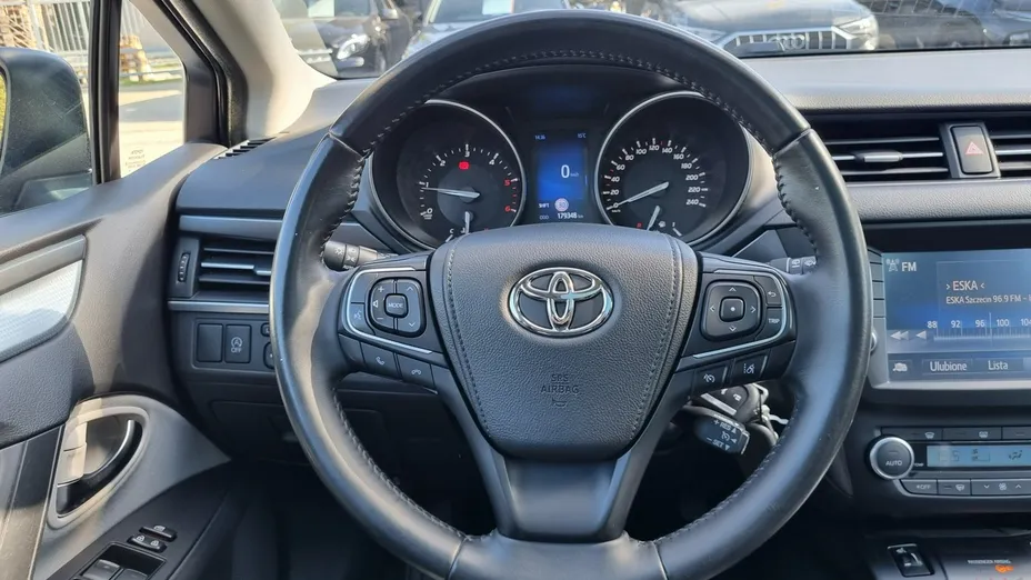 TOYOTA Avensis -