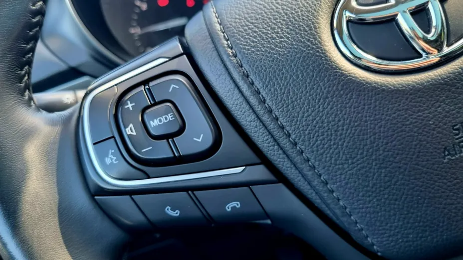 TOYOTA Avensis -