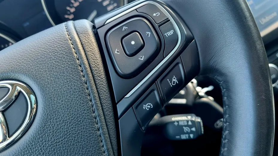 TOYOTA Avensis -