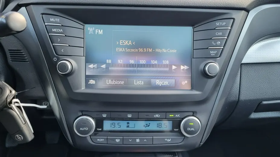 TOYOTA Avensis -