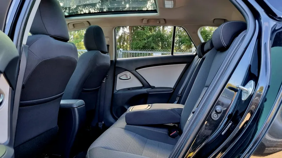 TOYOTA Avensis -