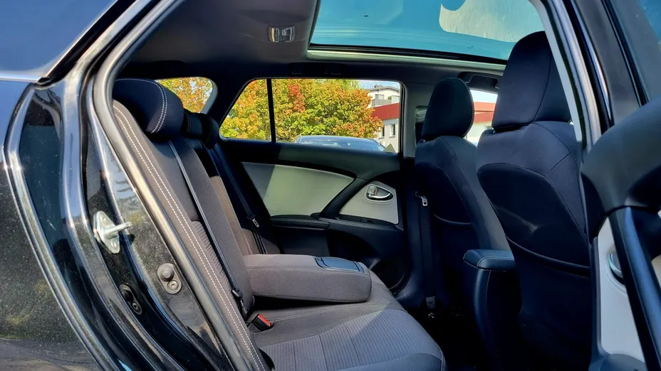 TOYOTA Avensis -
