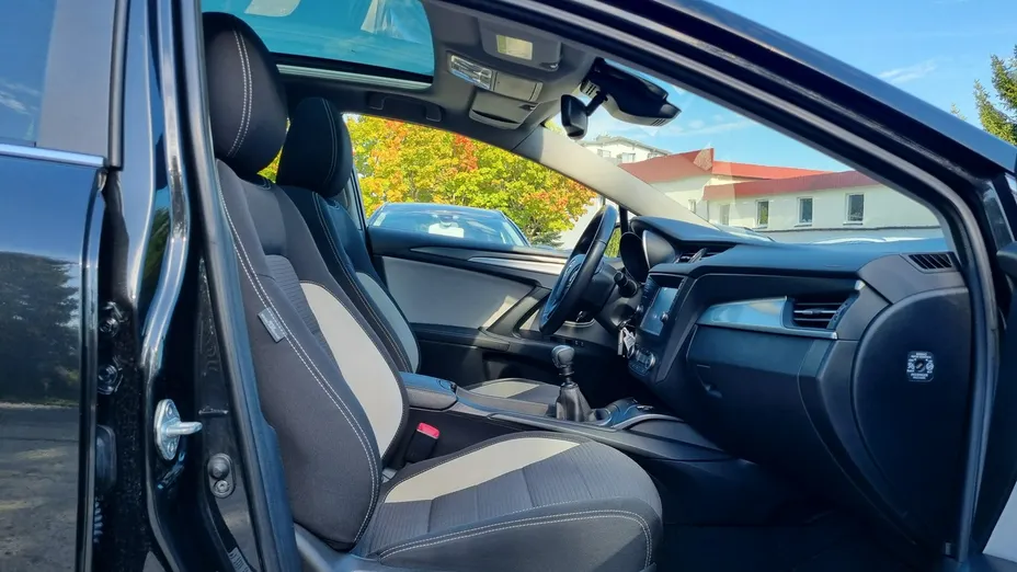 TOYOTA Avensis -