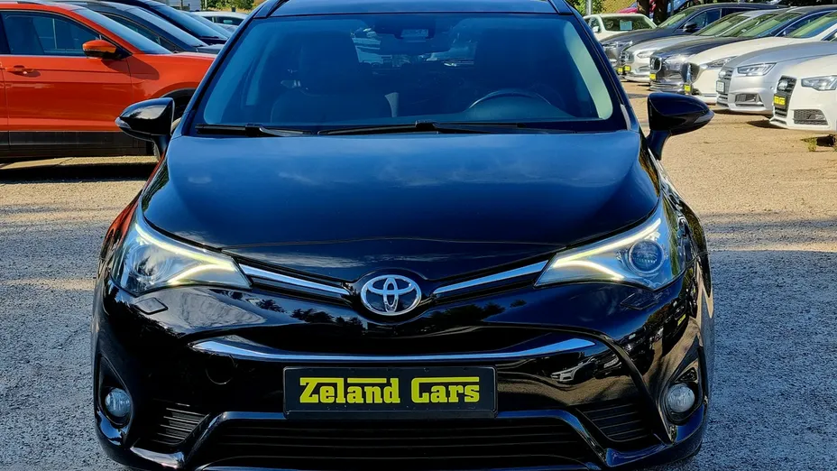 TOYOTA Avensis -