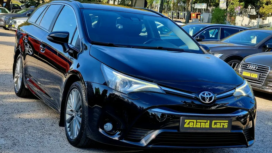 TOYOTA Avensis -