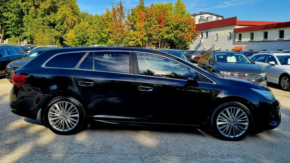 TOYOTA Avensis -