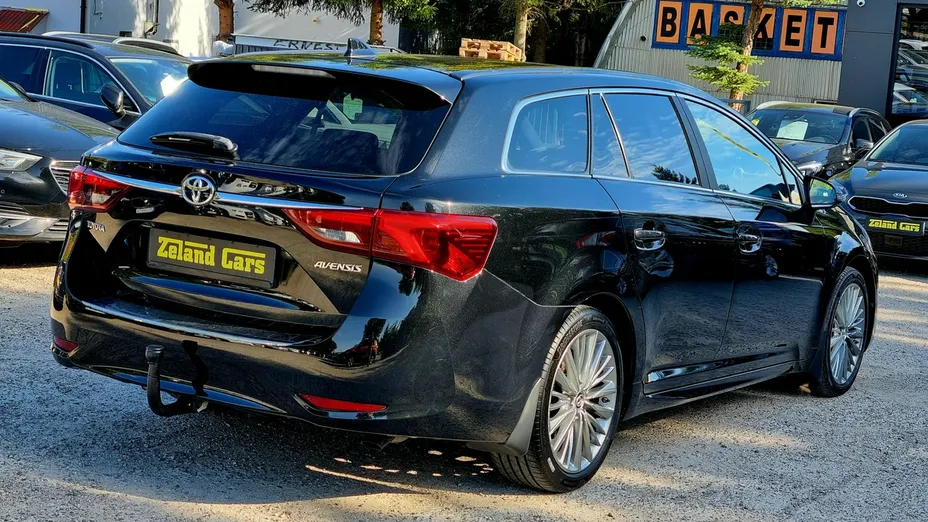 TOYOTA Avensis -
