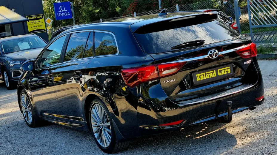 TOYOTA Avensis -