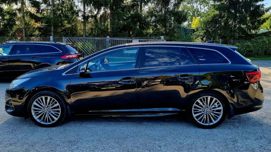 TOYOTA Avensis -
