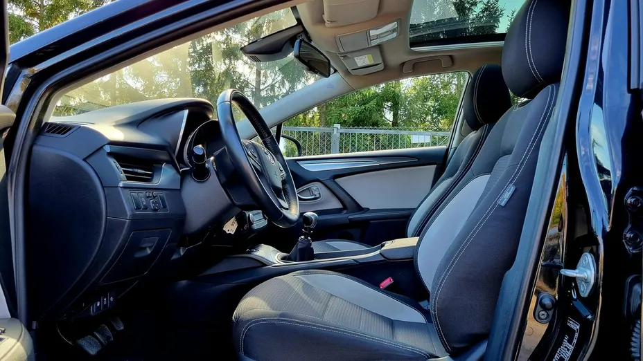 TOYOTA Avensis -