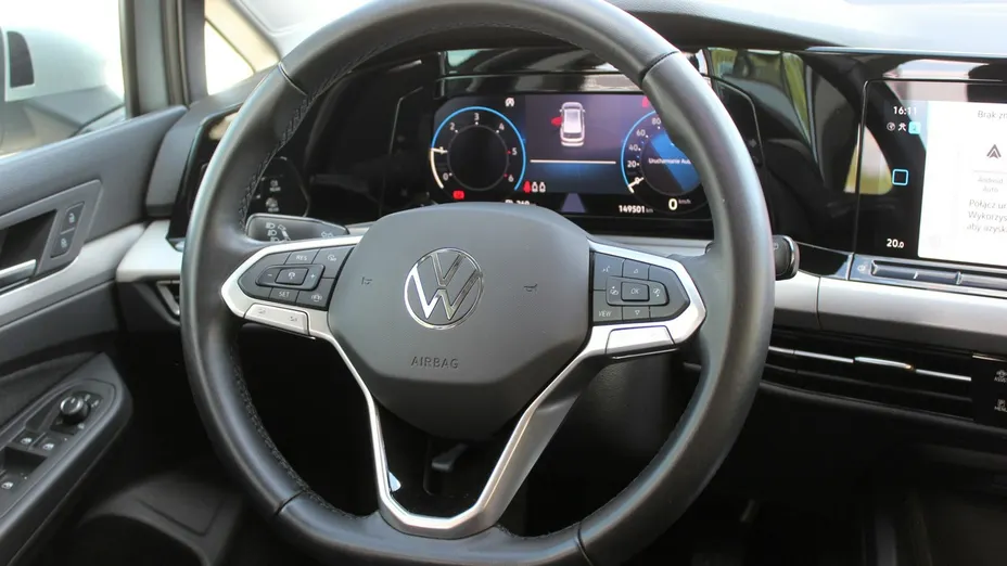 VOLKSWAGEN Golf -