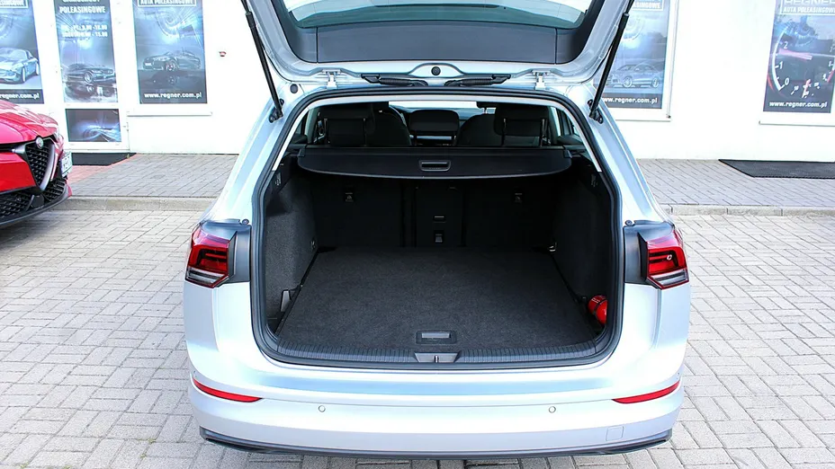 VOLKSWAGEN Golf -