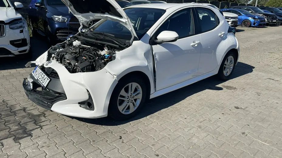 TOYOTA Yaris -