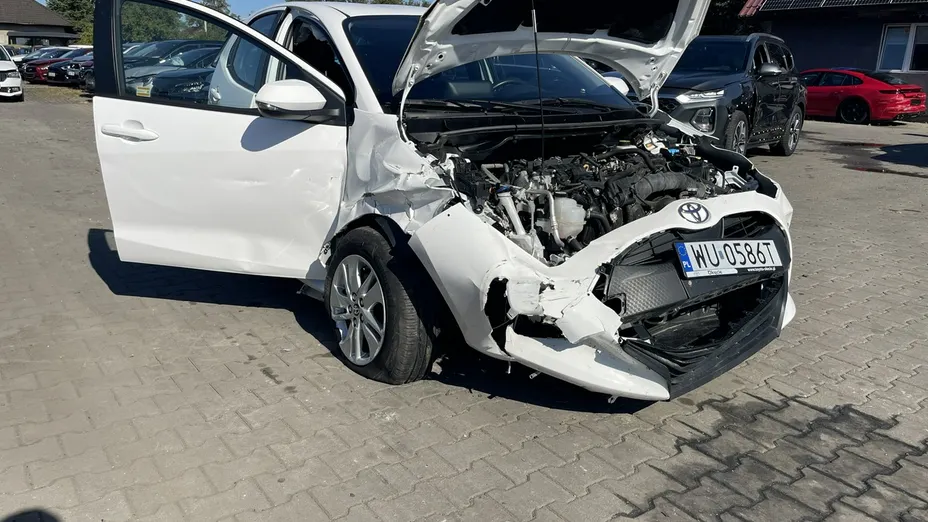 TOYOTA Yaris -