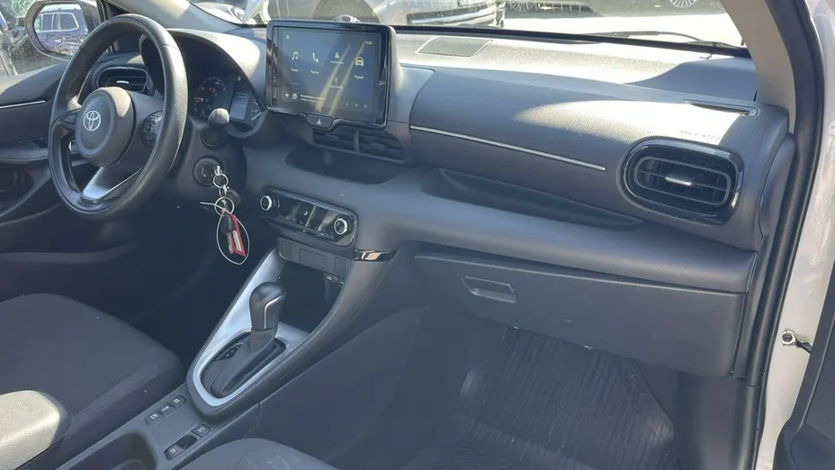 TOYOTA Yaris -