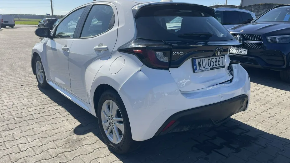 TOYOTA Yaris -